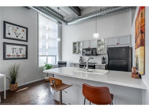 101-11 Rebecca Street, Hamilton, ON - Indoor Photo Showing Kitchen