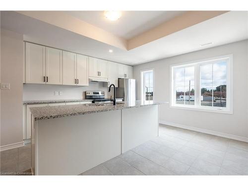 9-677 Park Road N, Brantford, ON - Indoor Photo Showing Kitchen