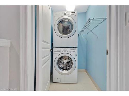 29-45 Royal Winter Drive, Binbrook, ON - Indoor Photo Showing Laundry Room