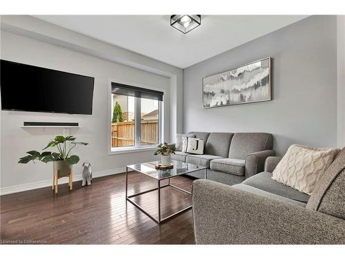 29-45 Royal Winter Drive, Binbrook, ON - Indoor Photo Showing Living Room