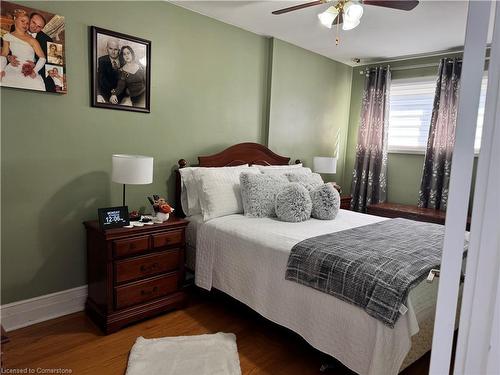 37 Houghton Avenue N, Hamilton, ON - Indoor Photo Showing Bedroom