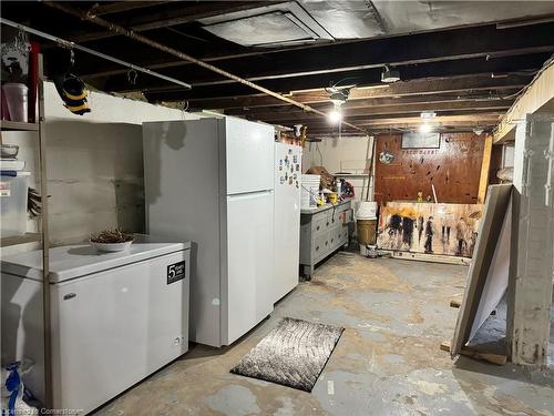 37 Houghton Avenue N, Hamilton, ON - Indoor Photo Showing Laundry Room