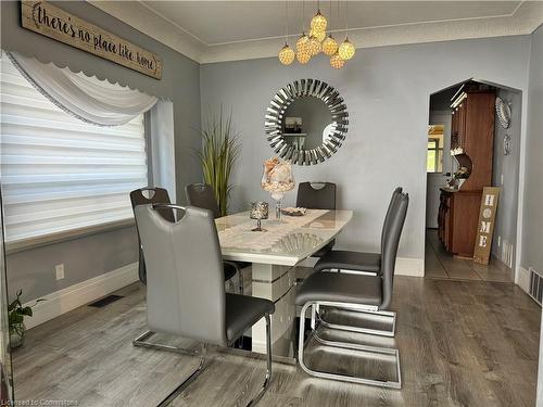 37 Houghton Avenue N, Hamilton, ON - Indoor Photo Showing Dining Room