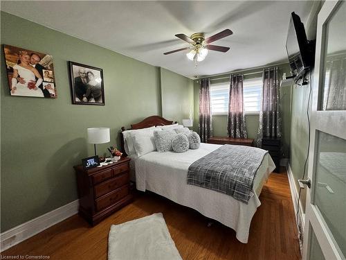 37 Houghton Avenue N, Hamilton, ON - Indoor Photo Showing Bedroom