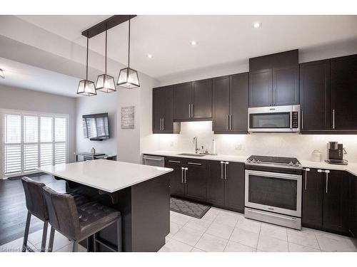 9-30 Times Square Boulevard, Stoney Creek, ON - Indoor Photo Showing Kitchen With Upgraded Kitchen