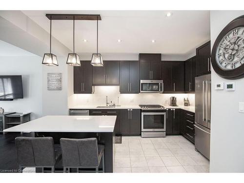 9-30 Times Square Boulevard, Stoney Creek, ON - Indoor Photo Showing Kitchen With Upgraded Kitchen