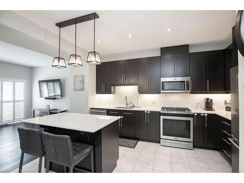 9-30 Times Square Boulevard, Stoney Creek, ON - Indoor Photo Showing Kitchen With Upgraded Kitchen