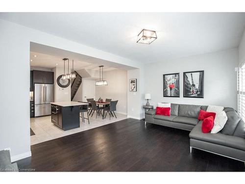 9-30 Times Square Boulevard, Stoney Creek, ON - Indoor Photo Showing Living Room