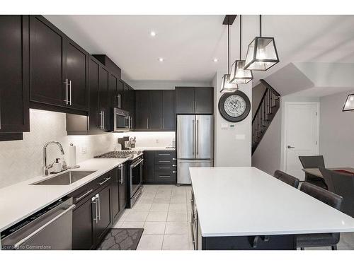 9-30 Times Square Boulevard, Stoney Creek, ON - Indoor Photo Showing Kitchen With Upgraded Kitchen