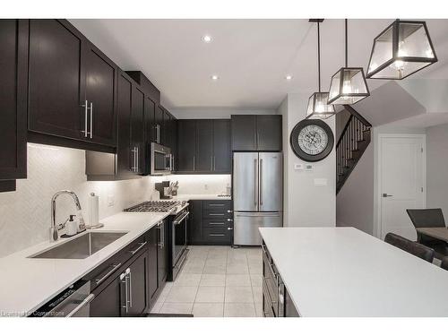 9-30 Times Square Boulevard, Stoney Creek, ON - Indoor Photo Showing Kitchen With Upgraded Kitchen