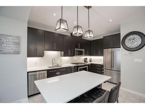 9-30 Times Square Boulevard, Stoney Creek, ON - Indoor Photo Showing Kitchen With Upgraded Kitchen