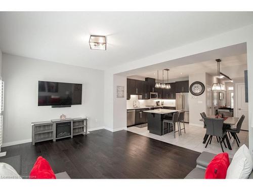 9-30 Times Square Boulevard, Stoney Creek, ON - Indoor Photo Showing Living Room