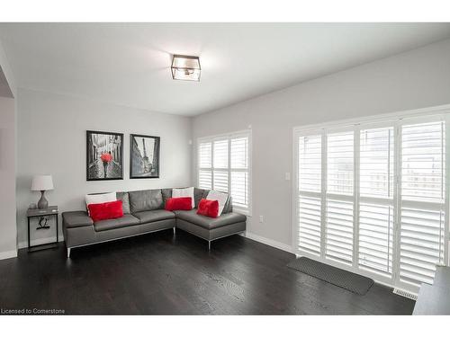 9-30 Times Square Boulevard, Stoney Creek, ON - Indoor Photo Showing Living Room