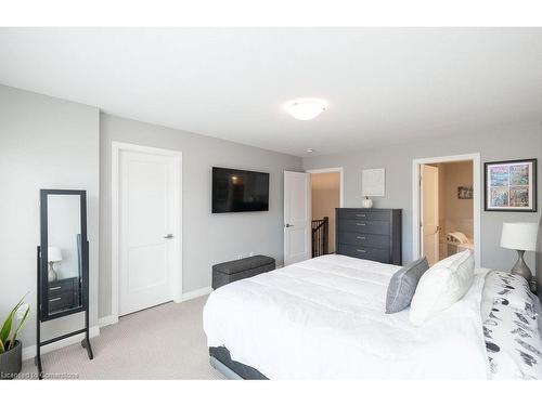 9-30 Times Square Boulevard, Stoney Creek, ON - Indoor Photo Showing Bedroom