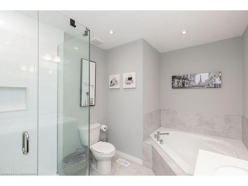 9-30 Times Square Boulevard, Stoney Creek, ON - Indoor Photo Showing Bathroom