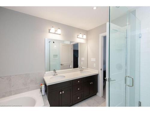 9-30 Times Square Boulevard, Stoney Creek, ON - Indoor Photo Showing Bathroom