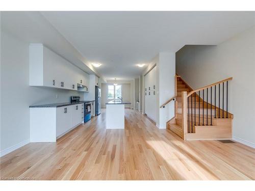 2086 Fairmont Common, Burlington, ON - Indoor