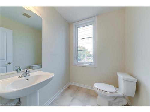 2086 Fairmont Common, Burlington, ON - Indoor Photo Showing Bathroom