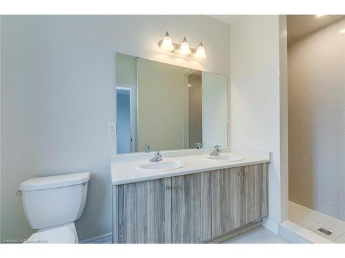 2086 Fairmont Common, Burlington, ON - Indoor Photo Showing Bathroom