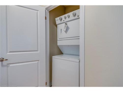 2086 Fairmont Common, Burlington, ON - Indoor Photo Showing Laundry Room