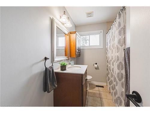 1451 6Th Conc Road W, Flamborough, ON - Indoor Photo Showing Bathroom