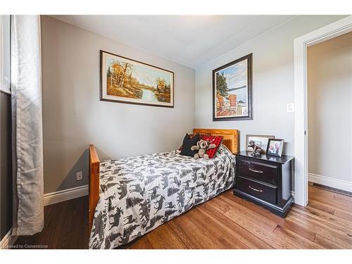 1451 6Th Conc Road W, Flamborough, ON - Indoor Photo Showing Bedroom