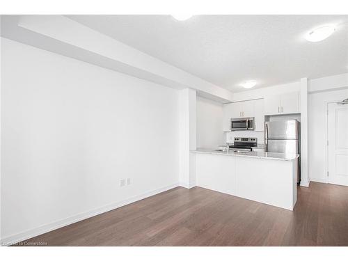 528-101 Shoreview Place, Stoney Creek, ON - Indoor Photo Showing Kitchen