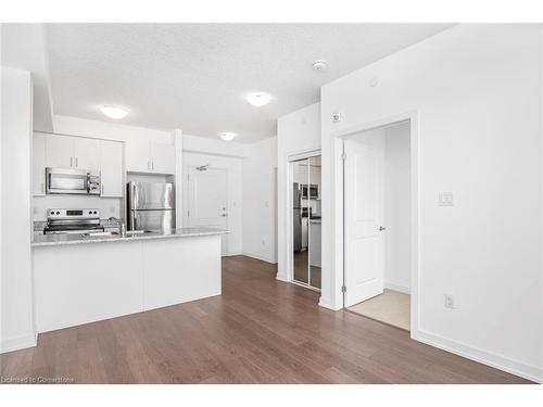 528-101 Shoreview Place, Stoney Creek, ON - Indoor Photo Showing Kitchen With Stainless Steel Kitchen