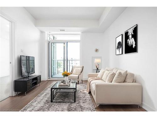 528-101 Shoreview Place, Stoney Creek, ON - Indoor Photo Showing Living Room