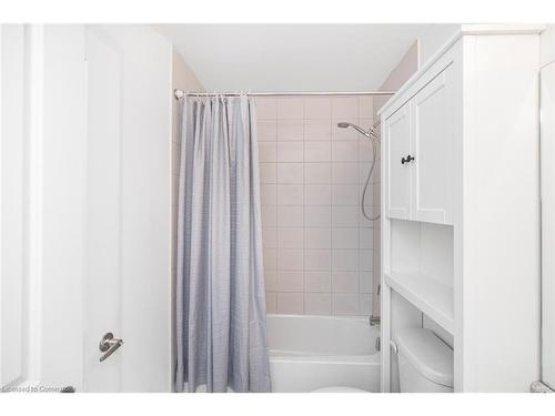 528-101 Shoreview Place, Stoney Creek, ON - Indoor Photo Showing Bathroom