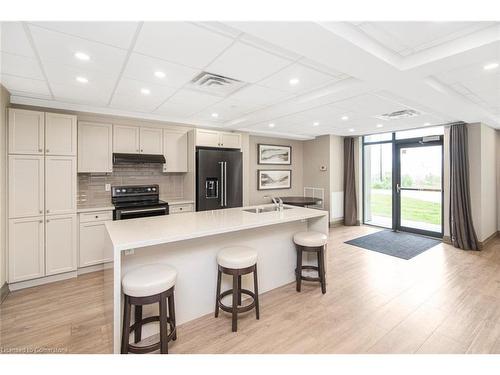 528-101 Shoreview Place, Stoney Creek, ON - Indoor Photo Showing Kitchen With Double Sink With Upgraded Kitchen