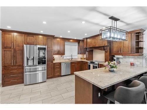 95 Thoroughbred Boulevard, Ancaster, ON - Indoor Photo Showing Kitchen