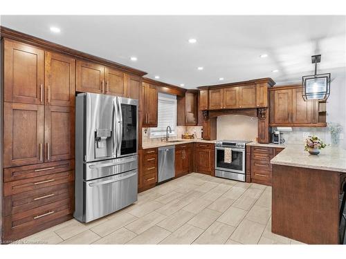 95 Thoroughbred Boulevard, Ancaster, ON - Indoor Photo Showing Kitchen