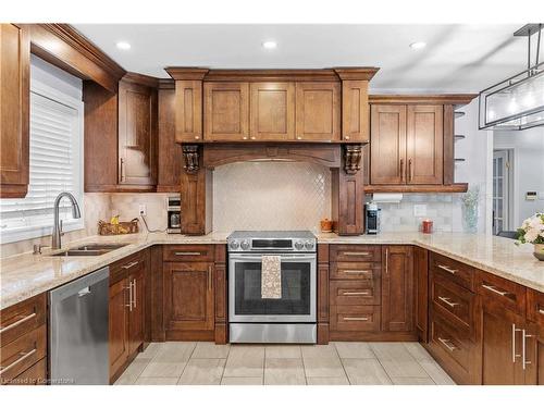 95 Thoroughbred Boulevard, Ancaster, ON - Indoor Photo Showing Kitchen With Double Sink