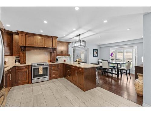 95 Thoroughbred Boulevard, Ancaster, ON - Indoor Photo Showing Kitchen