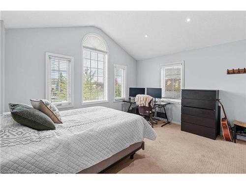 95 Thoroughbred Boulevard, Ancaster, ON - Indoor Photo Showing Bedroom