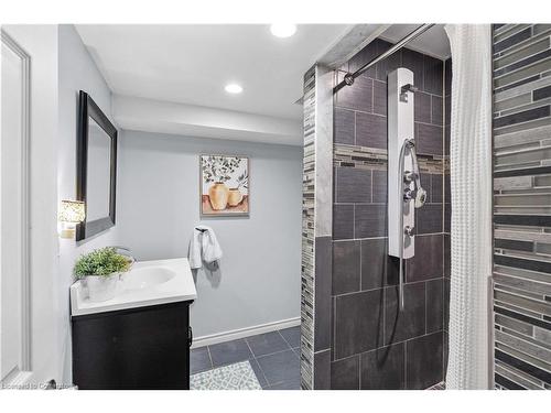 95 Thoroughbred Boulevard, Ancaster, ON - Indoor Photo Showing Bathroom