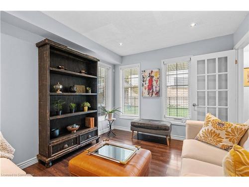 95 Thoroughbred Boulevard, Ancaster, ON - Indoor Photo Showing Living Room