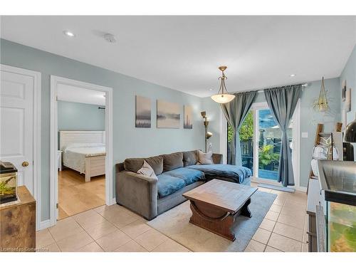 28 Tolton Avenue, Hamilton, ON - Indoor Photo Showing Living Room