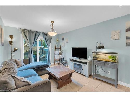 28 Tolton Avenue, Hamilton, ON - Indoor Photo Showing Living Room