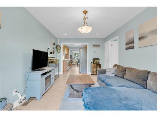 28 Tolton Avenue, Hamilton, ON - Indoor Photo Showing Living Room