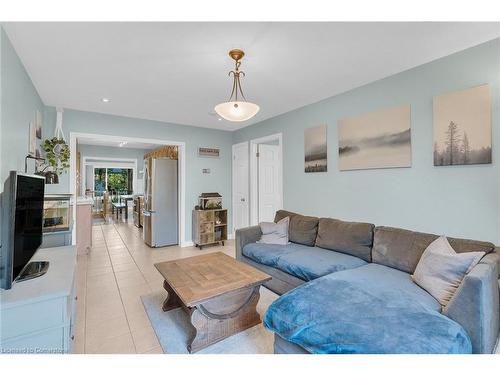 28 Tolton Avenue, Hamilton, ON - Indoor Photo Showing Living Room