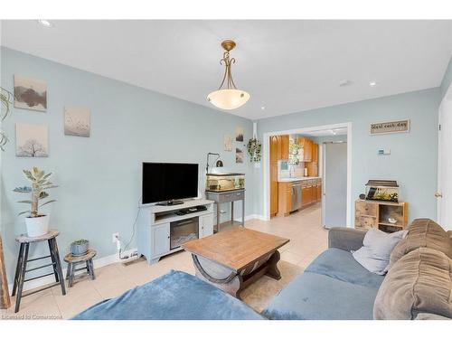 28 Tolton Avenue, Hamilton, ON - Indoor Photo Showing Living Room