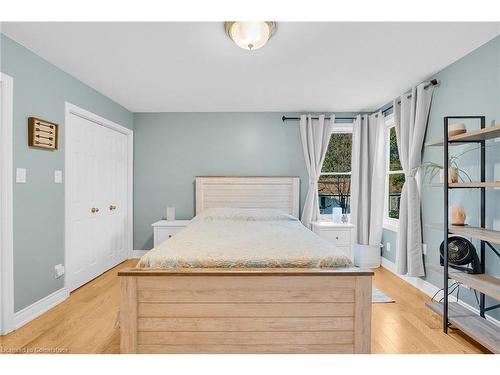 28 Tolton Avenue, Hamilton, ON - Indoor Photo Showing Bedroom