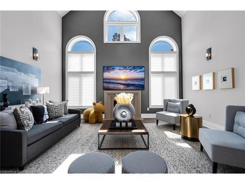 18 Legacy Lane, Hamilton, ON - Indoor Photo Showing Living Room