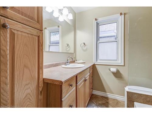 83 Graham Avenue S, Hamilton, ON - Indoor Photo Showing Bathroom