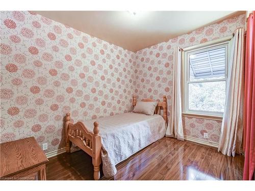 83 Graham Avenue S, Hamilton, ON - Indoor Photo Showing Bedroom