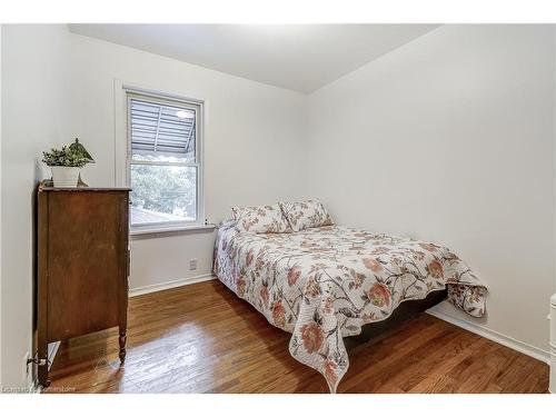 83 Graham Avenue S, Hamilton, ON - Indoor Photo Showing Bedroom