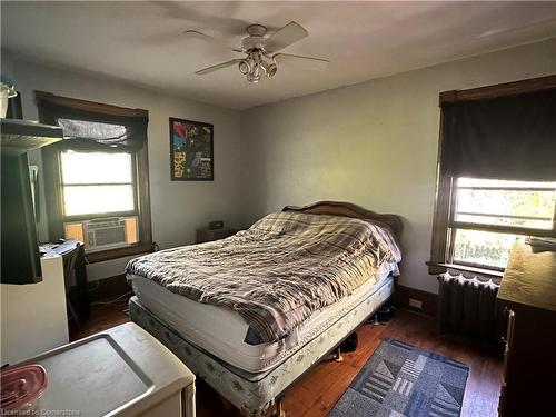 505 Lock Street W, Dunnville, ON - Indoor Photo Showing Bedroom