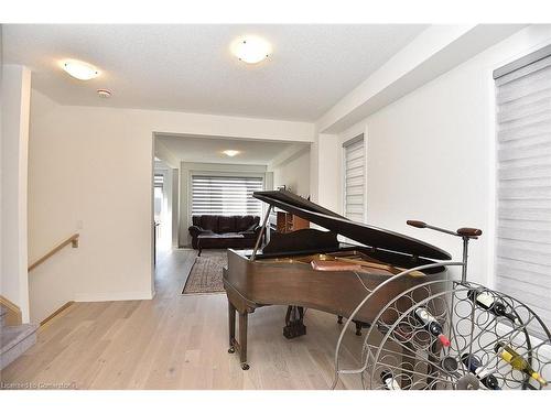 28 Fairey Crescent Crescent, Mount Hope, ON - Indoor Photo Showing Other Room